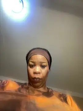 THICKBUNNYCHICKxxx online show from 05/04/26, 08:11
