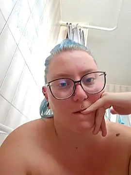 Snapshot of lablonde2025 chatting on 09/25/25, 10:43 lablonde2025 online show from 09/25/25, 10:43