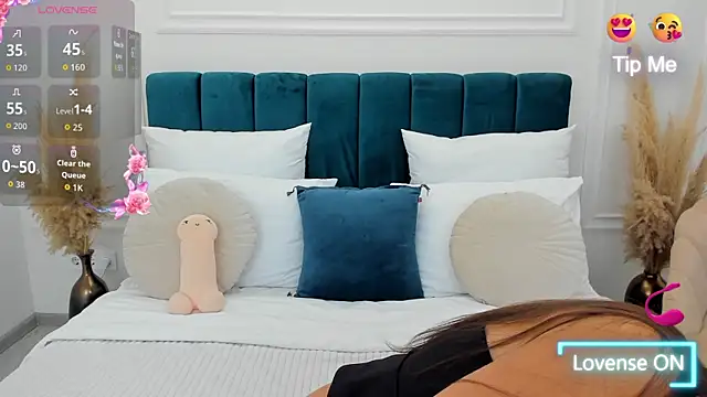 MonCarla online show from 10/26/25, 06:25