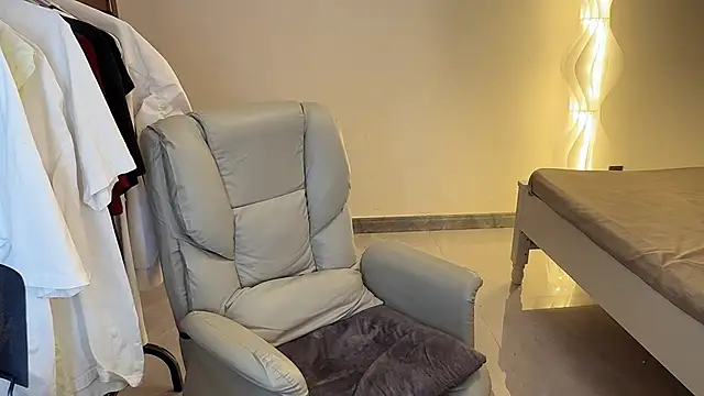 Robin-o3 online show from 10/19/25, 03:48