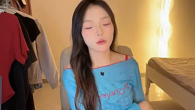 Robin-o3 online show from 09/19/25, 12:42