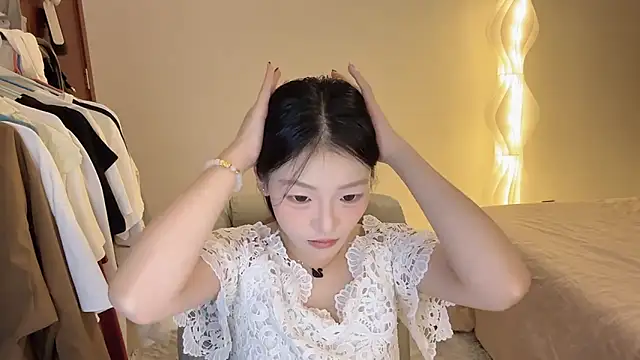 Robin-o3 online show from 11/28/25, 03:34