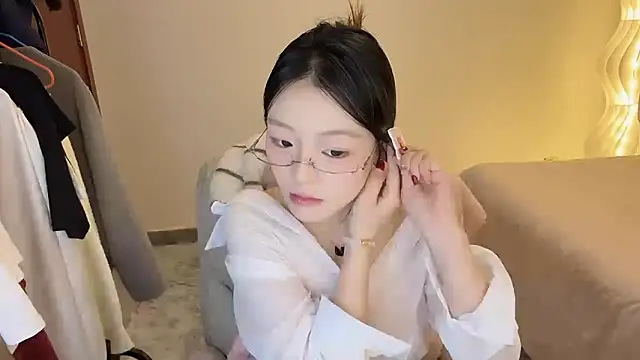 Robin-o3 online show from 12/04/25, 04:39