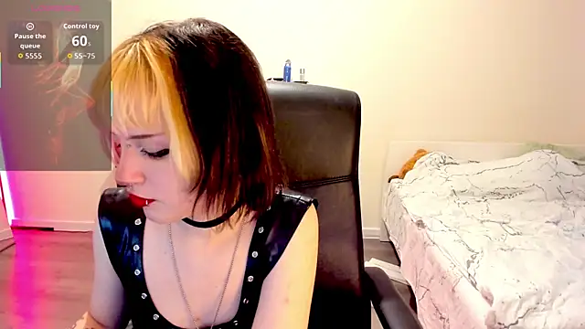 LiyaLuna online show from 12/01/25, 01:01