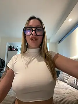miagarcia250 online show from 06/19/26, 07:52