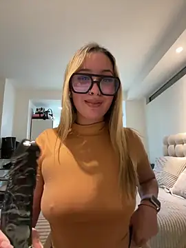 miagarcia250 online show from 05/04/26, 04:38