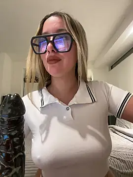 miagarcia250 online show from 04/28/26, 03:44