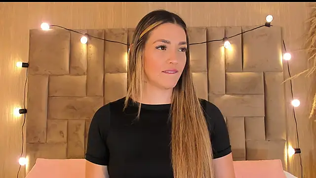 Snapshot of ClaradelMar chatting on 11/27/25, 10:37 ClaradelMar online show from 11/27/25, 10:37