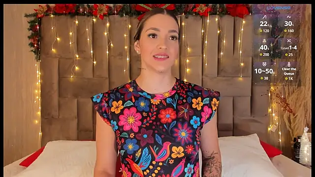 Snapshot of ClaradelMar chatting on 12/16/25, 10:30 ClaradelMar online show from 12/16/25, 10:30