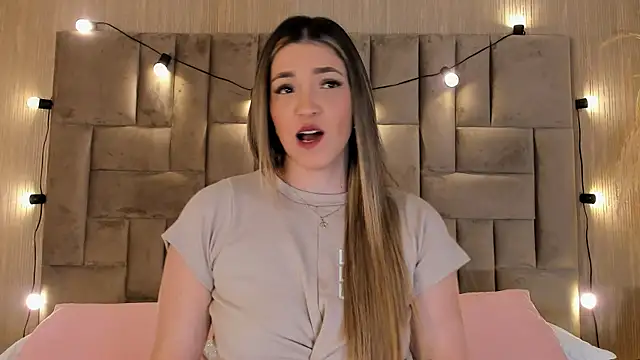 Snapshot of ClaradelMar chatting on 10/05/25, 10:50 ClaradelMar online show from 10/05/25, 10:50