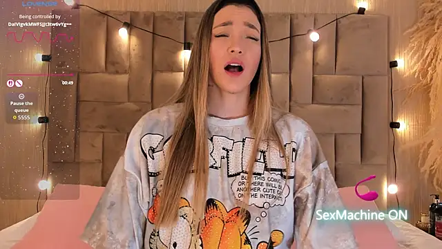 Snapshot of ClaradelMar chatting on 09/29/25, 11:38 ClaradelMar online show from 09/29/25, 11:38