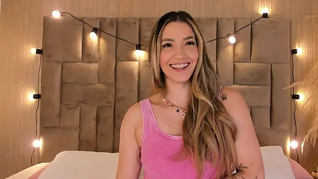 Snapshot of ClaradelMar chatting on 10/13/25, 11:34 ClaradelMar online show from 10/13/25, 11:34