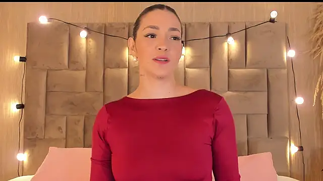 Snapshot of ClaradelMar chatting on 11/25/25, 10:37 ClaradelMar online show from 11/25/25, 10:37