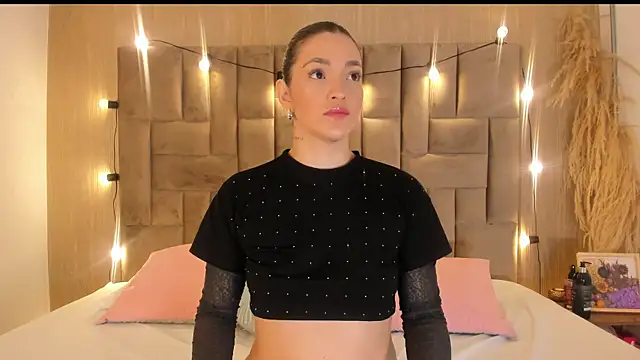 Snapshot of ClaradelMar chatting on 12/04/25, 10:25 ClaradelMar online show from 12/04/25, 10:25