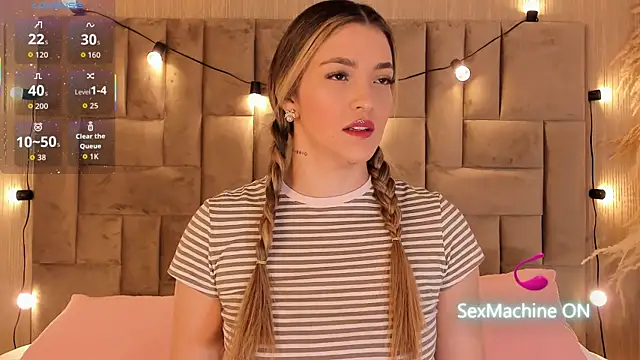 Snapshot of ClaradelMar chatting on 09/30/25, 10:54 ClaradelMar online show from 09/30/25, 10:54