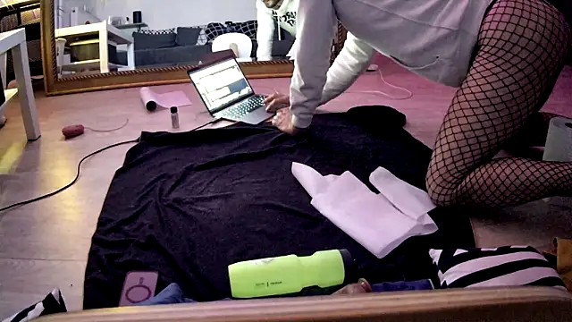 Snapshot of Toysboy67bi chatting on 09/28/25, 02:18 Toysboy67bi online show from 09/28/25, 02:18