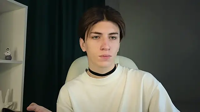 Snapshot of Oliver_Starboy chatting on 09/23/25, 04:41 Oliver Starboy online show from 09/23/25, 04:41