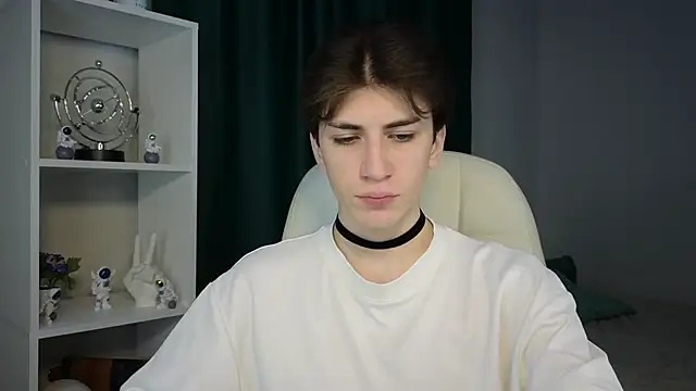 Snapshot of Oliver_Starboy chatting on 09/18/25, 04:48 Oliver Starboy online show from 09/18/25, 04:48
