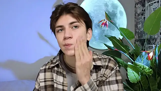 Snapshot of Oliver_Starboy chatting on 10/07/25, 04:35 Oliver Starboy online show from 10/07/25, 04:35