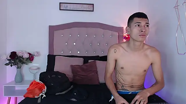 Snapshot of AmelieAndAce chatting on 09/24/25, 12:44 AmelieAndAce online show from 09/24/25, 12:44