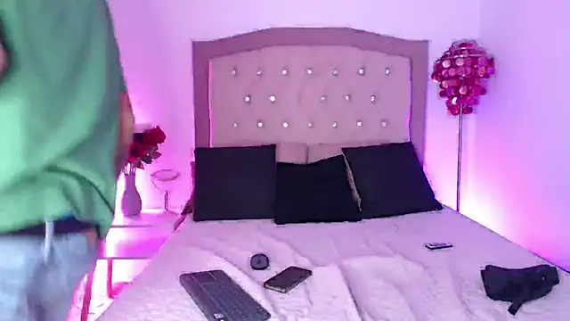 Snapshot of AmelieAndAce chatting on 09/22/25, 01:06 AmelieAndAce online show from 09/22/25, 01:06