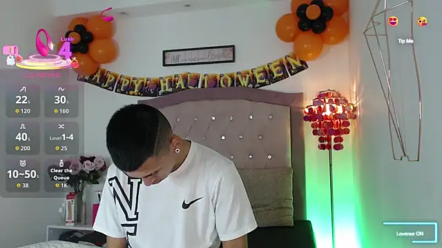 Snapshot of AmelieAndAce chatting on 10/09/25, 12:49 AmelieAndAce online show from 10/09/25, 12:49