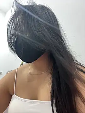 Snapshot of Thuylinh05 chatting on 10/04/25, 03:35 Thuylinh05 online show from 10/04/25, 03:35