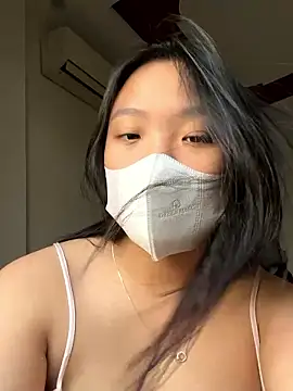 Snapshot of Thuylinh05 chatting on 10/05/25, 10:28 Thuylinh05 online show from 10/05/25, 10:28