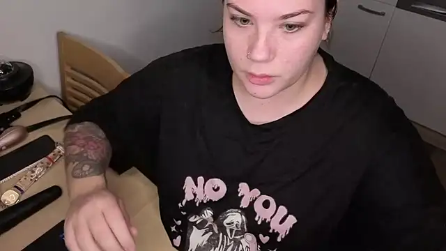 MaeNoir online show from 11/07/25, 09:52