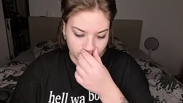 MaeNoir online show from 11/30/25, 02:01