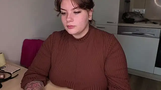 MaeNoir online show from 10/22/25, 02:16