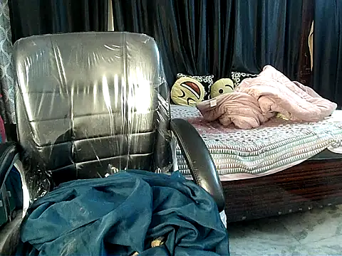 Snapshot of Anaconda-Mall chatting on 02/23/26, 07:36 Anaconda-Mall online show from 02/23/26, 07:36