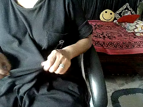 Snapshot of Anaconda-Mall chatting on 10/04/25, 03:57 Anaconda-Mall online show from 10/04/25, 03:57