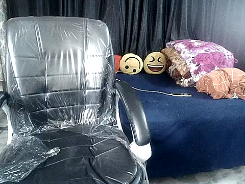 Snapshot of Anaconda-Mall chatting on 12/19/25, 06:21 Anaconda-Mall online show from 12/19/25, 06:21