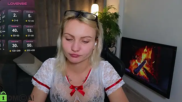 Snapshot of Cameronlovely_ chatting on 10/18/25, 07:16 Cameronlovely online show from 10/18/25, 07:16