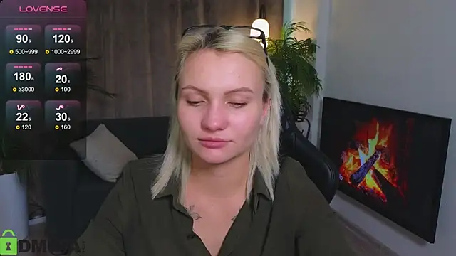 Snapshot of Cameronlovely_ chatting on 10/22/25, 09:20 Cameronlovely online show from 10/22/25, 09:20