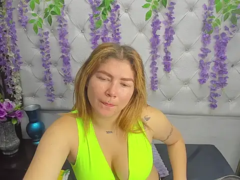 Snapshot of JuliettaRousse69 chatting on 11/01/25, 12:54 JuliettaRousse69 online show from 11/01/25, 12:54