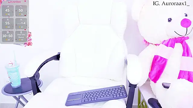 Auroraa x1 online show from 02/18/26, 02:31