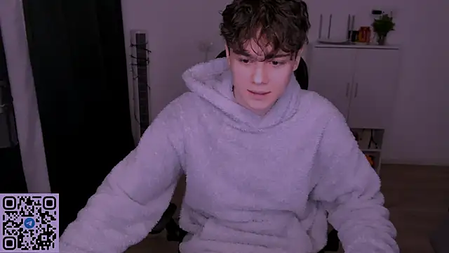 Tom-Eros online show from 04/17/26, 08:00