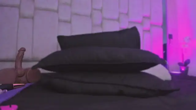 Samarafernandez online show from 09/11/25, 12:43