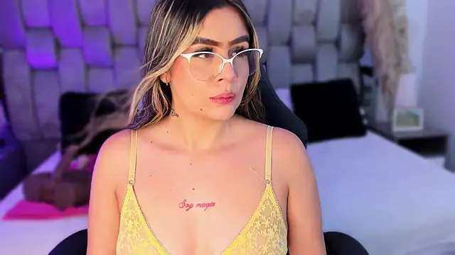 Samarafernandez online show from 10/04/25, 03:41