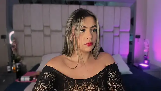Samarafernandez online show from 09/23/25, 04:08