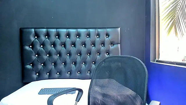 amanda noir online show from 12/01/25, 07:26