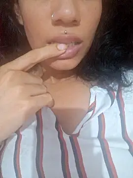 Snapshot of RavenShyfit chatting on 11/11/25, 04:18 RavenShyfit online show from 11/11/25, 04:18