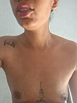 Snapshot of RavenShyfit chatting on 11/07/25, 05:39 RavenShyfit online show from 11/07/25, 05:39