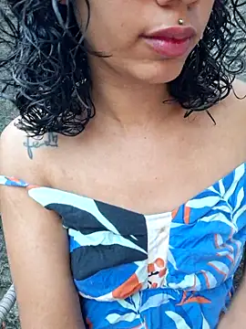 Snapshot of RavenShyfit chatting on 12/17/25, 08:58 RavenShyfit online show from 12/17/25, 08:58