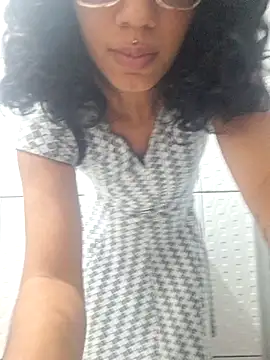 Snapshot of RavenShyfit chatting on 11/12/25, 11:52 RavenShyfit online show from 11/12/25, 11:52