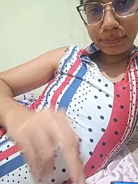 Snapshot of RavenShyfit chatting on 10/30/25, 07:55 RavenShyfit online show from 10/30/25, 07:55