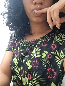 Snapshot of RavenShyfit chatting on 10/17/25, 08:17 RavenShyfit online show from 10/17/25, 08:17