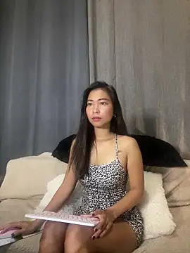 Snapshot of EmmaSean chatting on 05/08/26, 11:52 EmmaSean online show from 05/08/26, 11:52